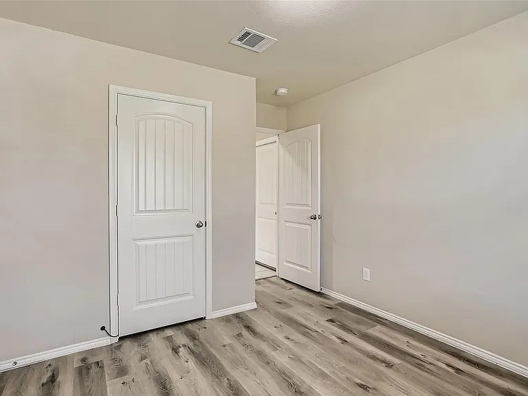 503 Hawthorn Dr — Photo 23