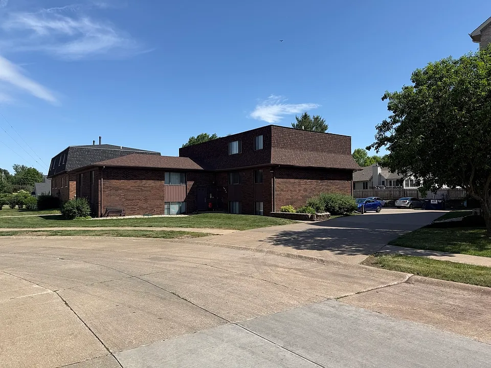 3405 Holiday Ct #8
