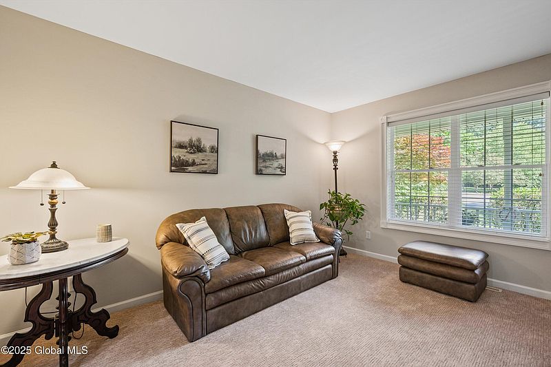4th image of 17 White Birch Lane