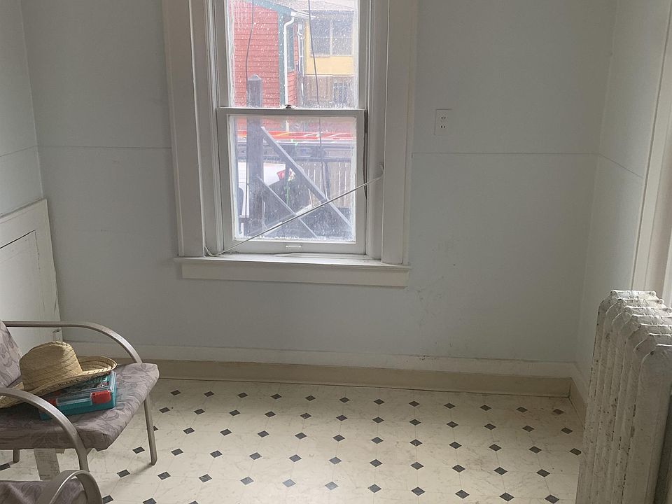 1st image of 122 Wayne St #3