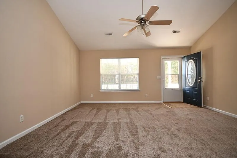 3 bed, 1432 sqft, $1,700 — Photo 4