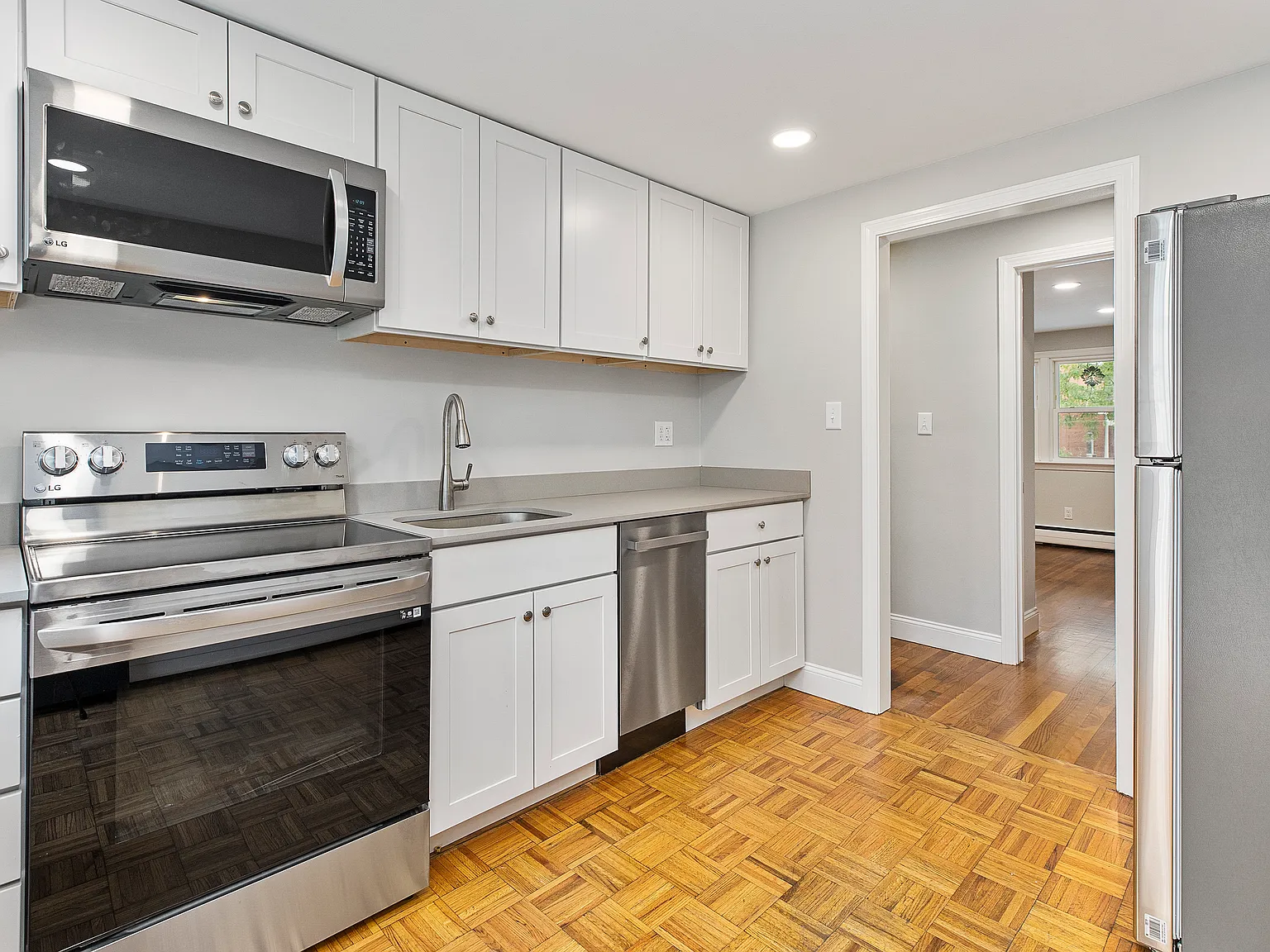 2 bed, 1000 sqft, $2,400 — Photo 4