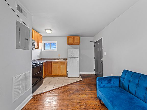 3rd image of 1221 47th Pl NE #3