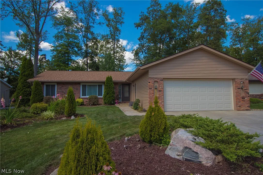 20442 Sandalwood Ln photo 1