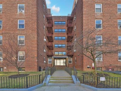 64-74 Saunders St APT 3B, Rego Park, NY, 11374