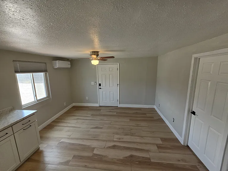 2803 E Monroe St — Photo 7