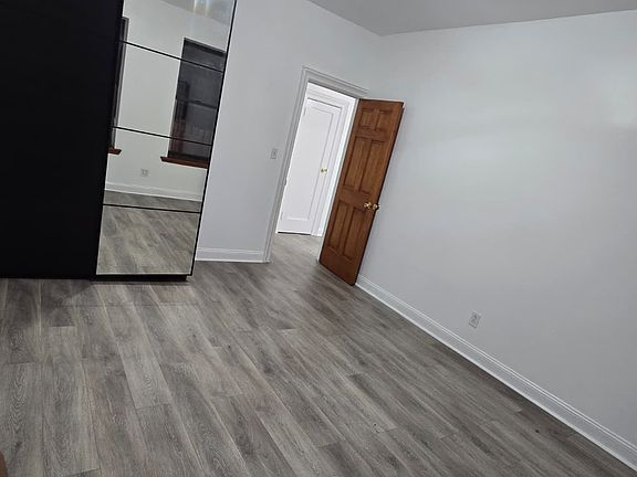 4th image of 84 E 55th St APT 1R