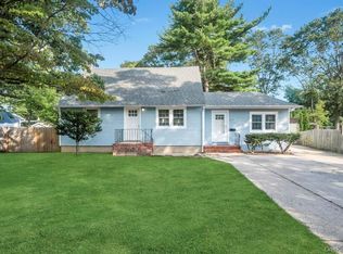 815 Udall Rd, West Islip, NY 11795