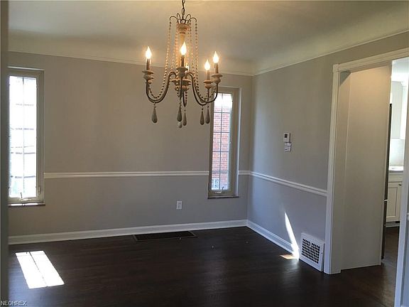 5th image of 21226 Stratford Ave