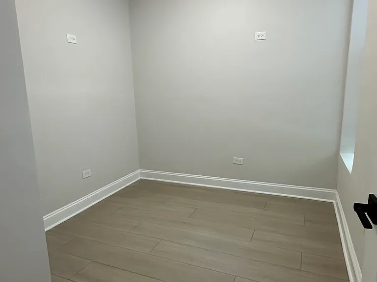 2101 S Marshall Blvd #2F — Photo 5