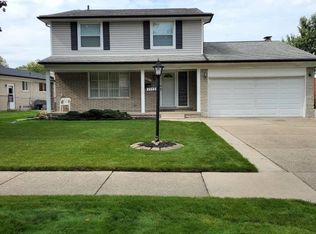 33563 Swan Dr, Sterling Heights, MI 48312