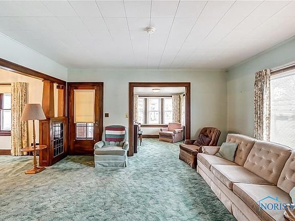 5th image of 421 Oak St