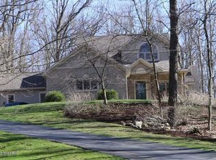 519 Roundtree Ln NE, Ada, MI 49301