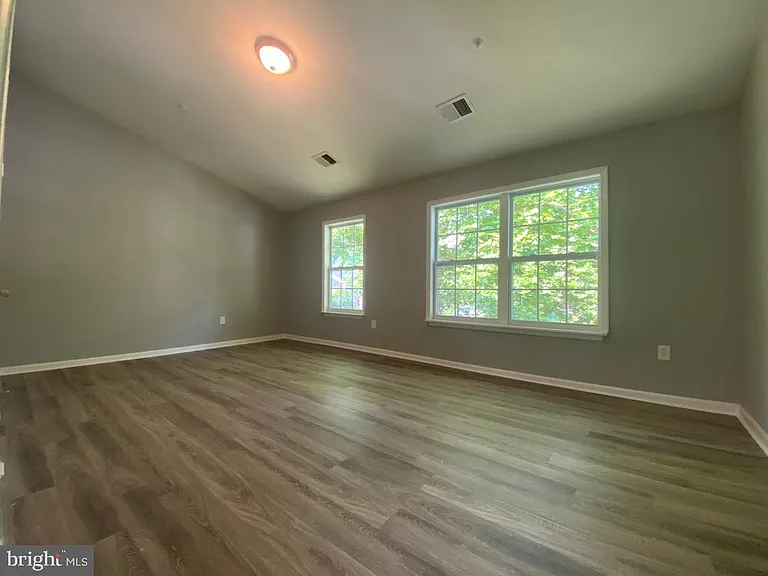 1931 Barrington Ct — Photo 14