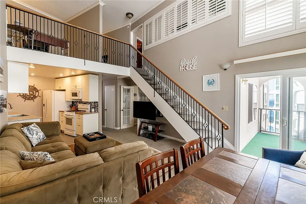 2 bed, 1100 sqft, $6,000 — Photo 1
