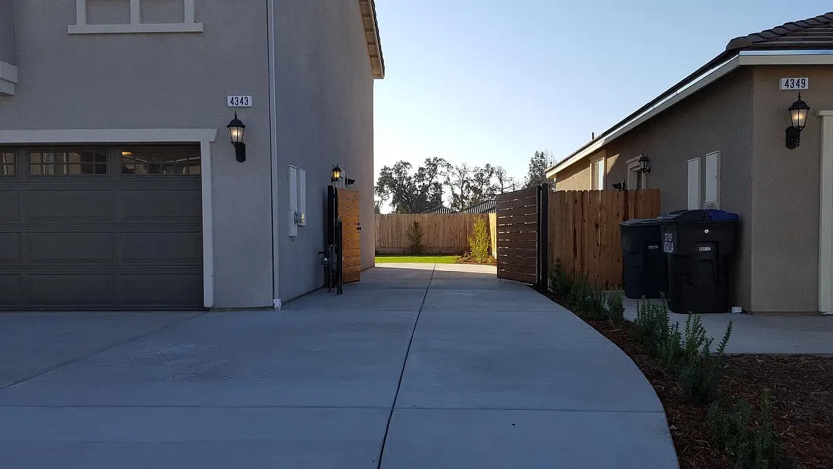 4343 W Robin Avenue — Photo 2