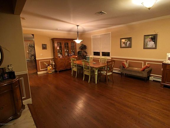 5th image of 151A Waterbury Ave #A