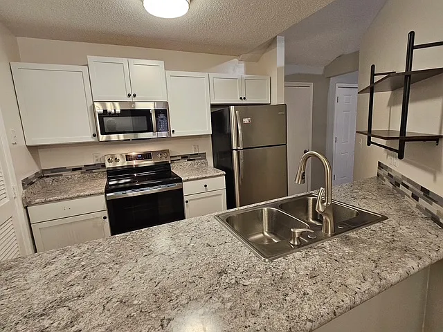 4 bed, 1301 sqft, $1,875 — Photo 3