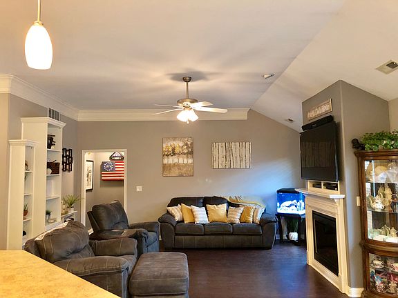 4th image of 2764 Crescent Hill Dr NE