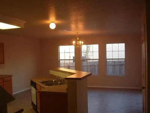 Large 3 Bedroom — Photo 3