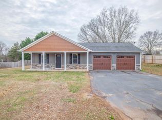 8 Blue View Dr, Taylors, SC 29687