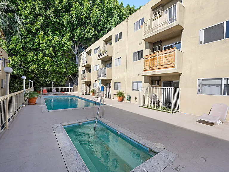 Ten Eleven Palm Avenue — Photo 13