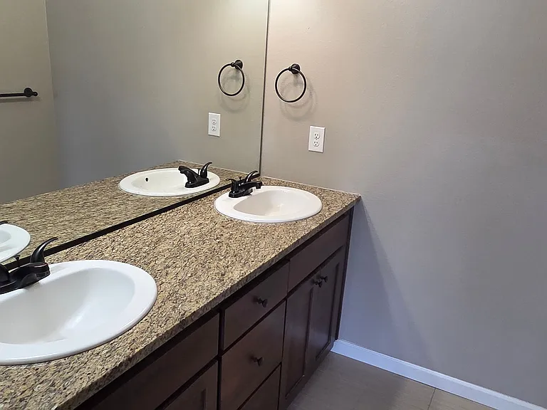 2710 NE 130th Ct — Photo 8