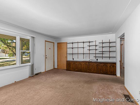 4th image of 3824 Auburn Ave NE