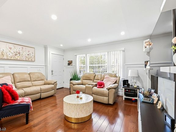 4th image of 303-305 N 13Th St