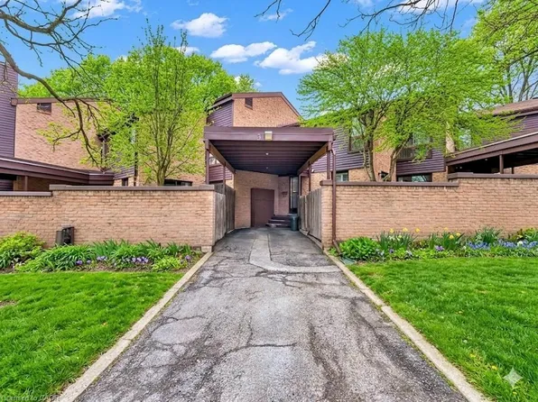 28 Underhill Cres #3, Kitchener, ON N2A 2S8