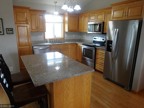 4th image of 740 Acacia Dr S