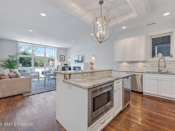 4th image of 2435 W Belmont Ave APT 1E
