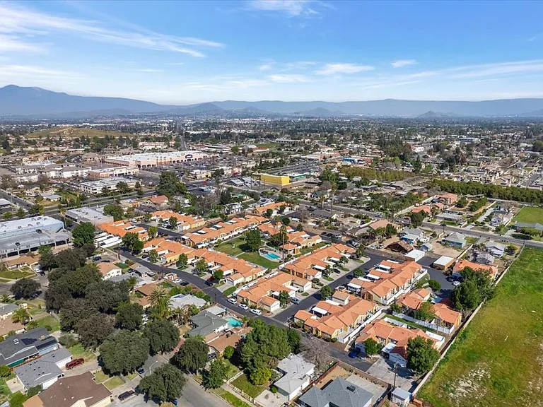 Concord Villas Patio Homes - Riverside, CA — Photo 27
