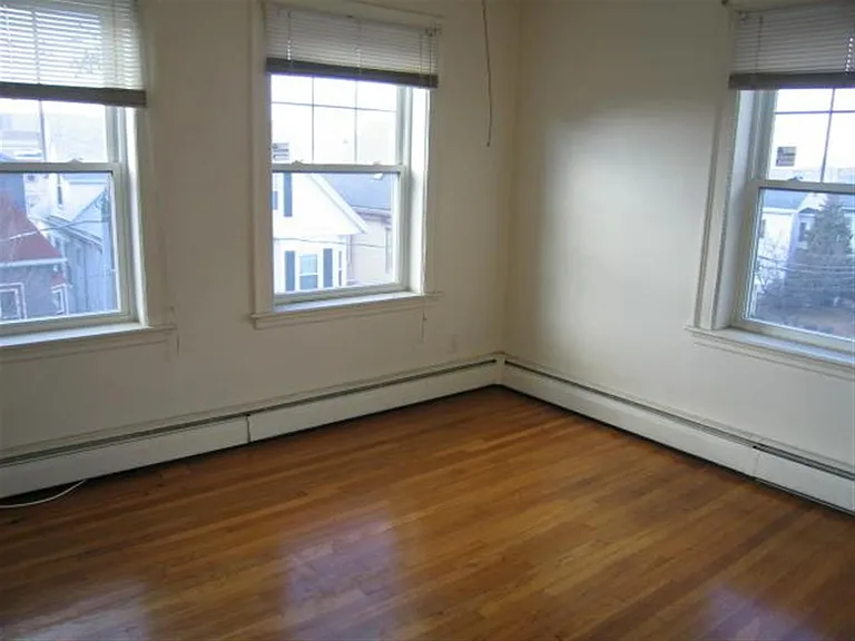 38 College Ave #4 — Photo 2