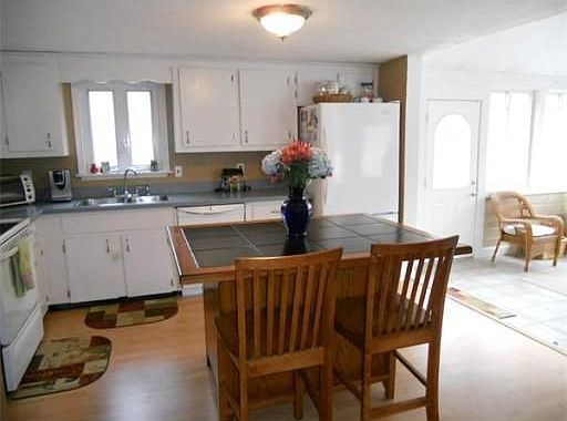 3rd image of 14 Carolyn Dr