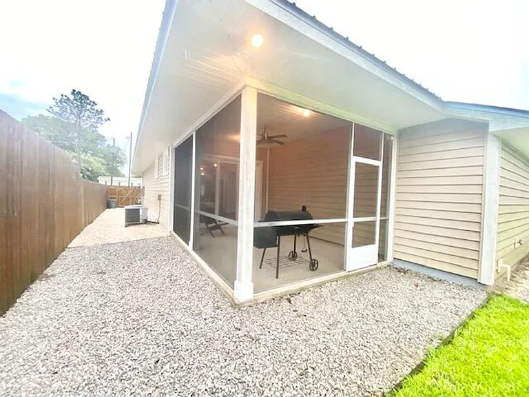 210 Pines St — Photo 26