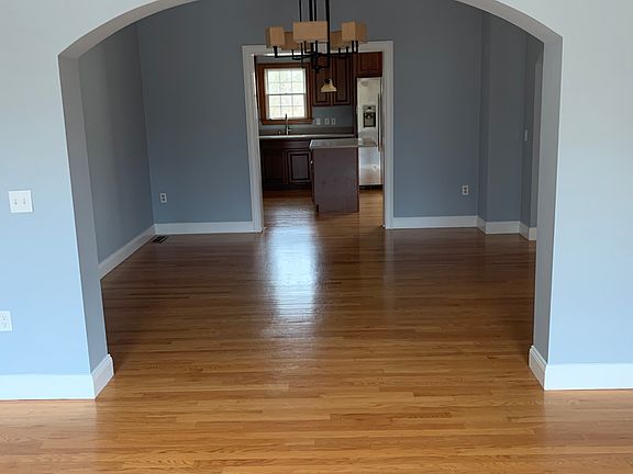 4th image of 22 Hudson Cir