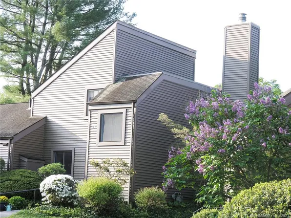 93 Hollister Way N, Glastonbury, CT 06033