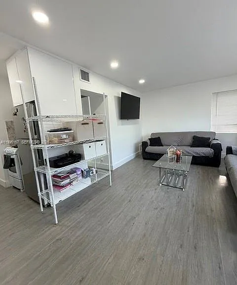 821 NE 6th St #2 — Photo 16