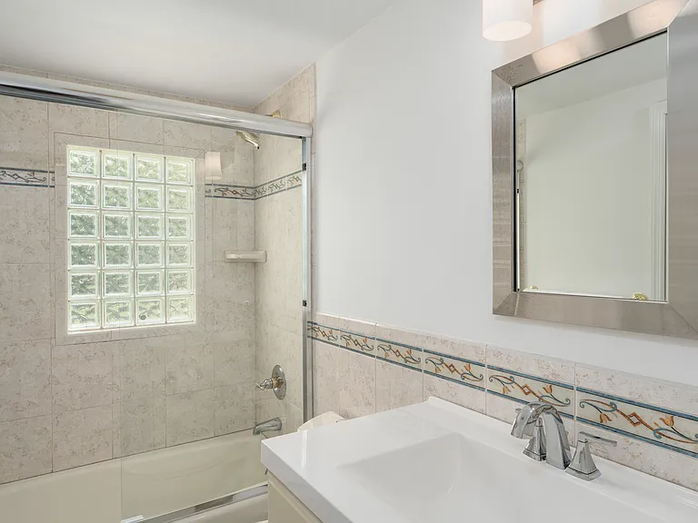 825 Flying Point Rd — Photo 17