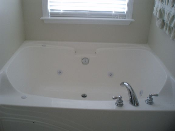 Jacuzzi Tub in Master Bath 