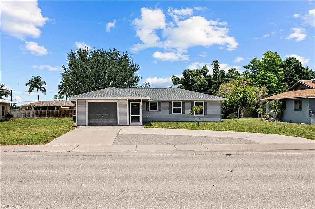 4 bed, 2.0 bath, 1352 sqft, $1,798 — Photo 4