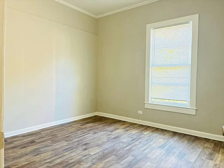 321 N Poplar St — Photo 18