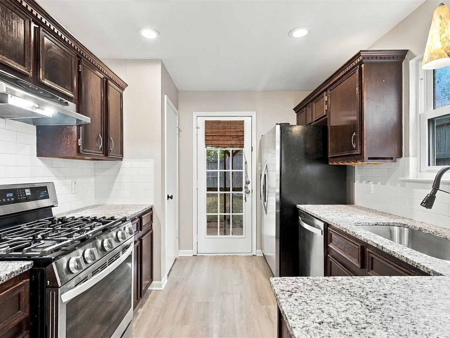 3 bed, 2.0 bath, 1600 sqft, $2,495 — Photo 3