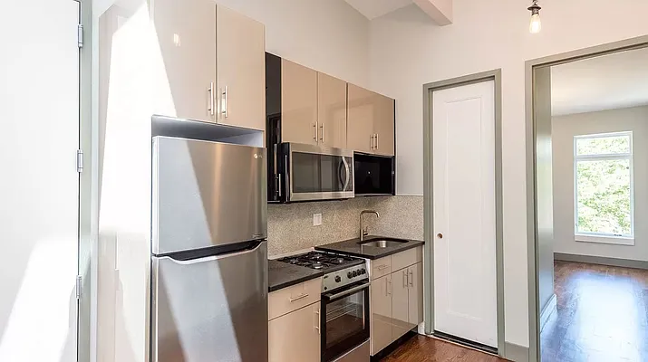 Rented by PREMIUM US INC | media 11