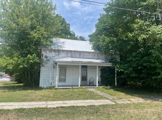 400 7th St, Iron Gate, VA 24448