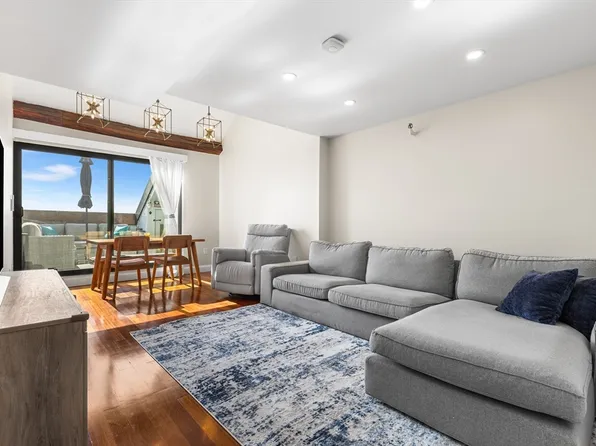 42 8th St APT 2514, Charlestown, MA 02129