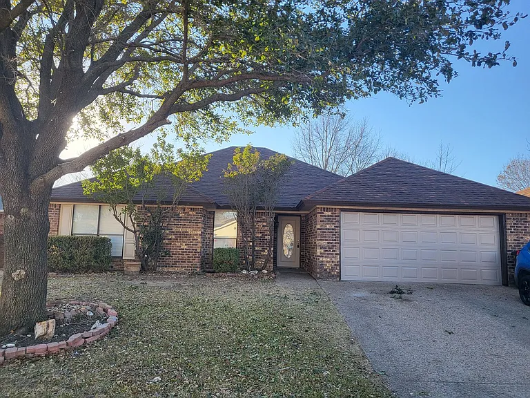 7404 Glen Haven Dr — Photo 1
