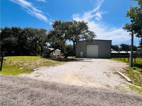 312 Traylor Ave, Rockport, TX 78382
