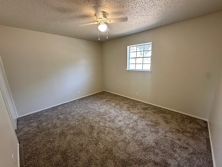 233 Robin Hood Trl — Photo 15